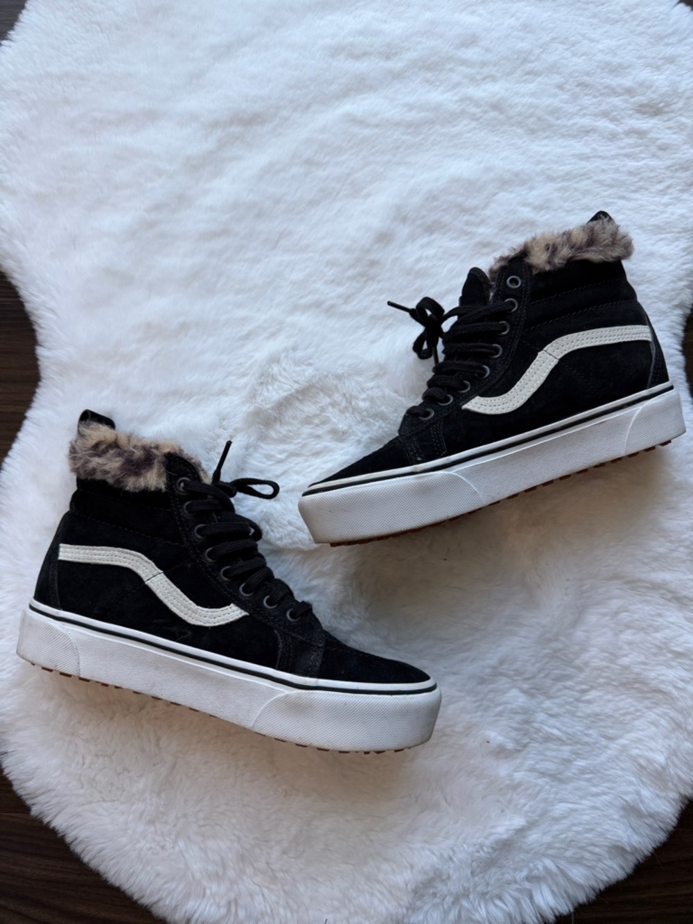 Vans Black Suede SK8-Hi Platform Sneakers Faux Fur Collar Womens 8.5 - Picture 8 of 9